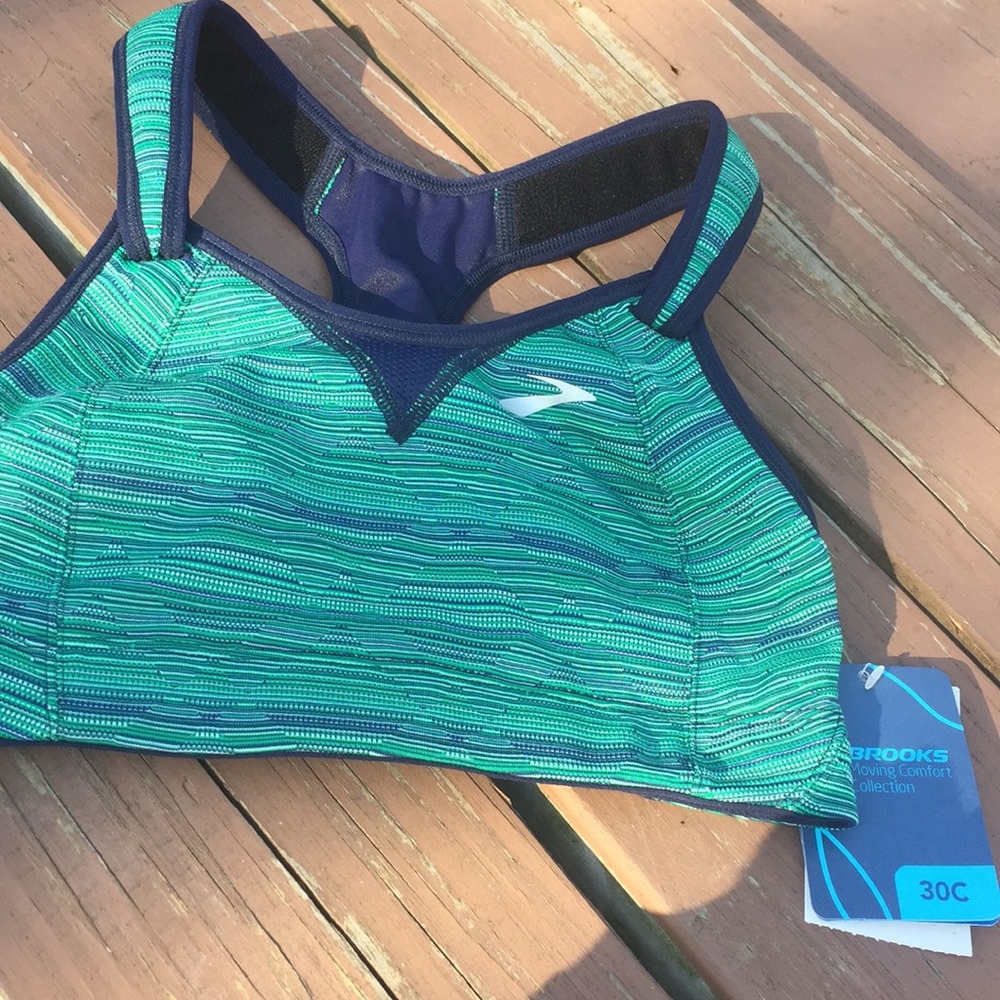 NWT Brooks sports bra with adjustable straps